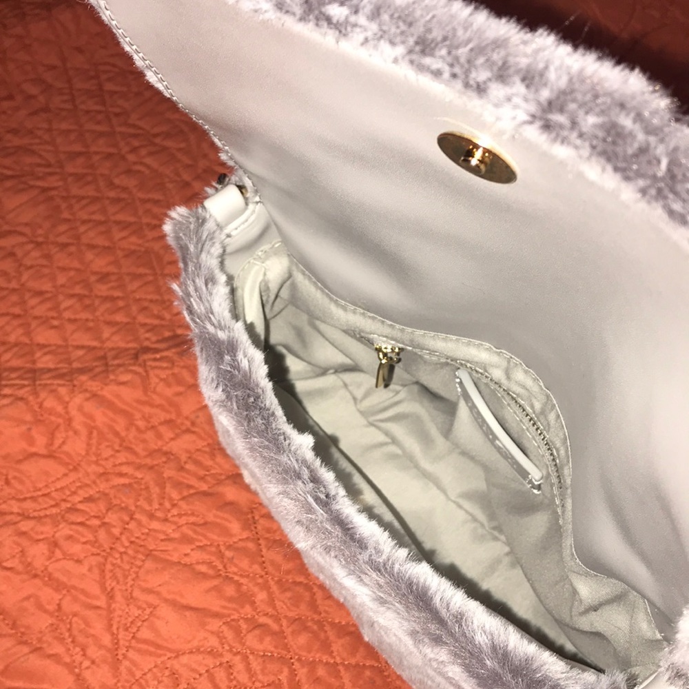 NWT Forever21 grey fuzzy handbag - Picture 3 of 8